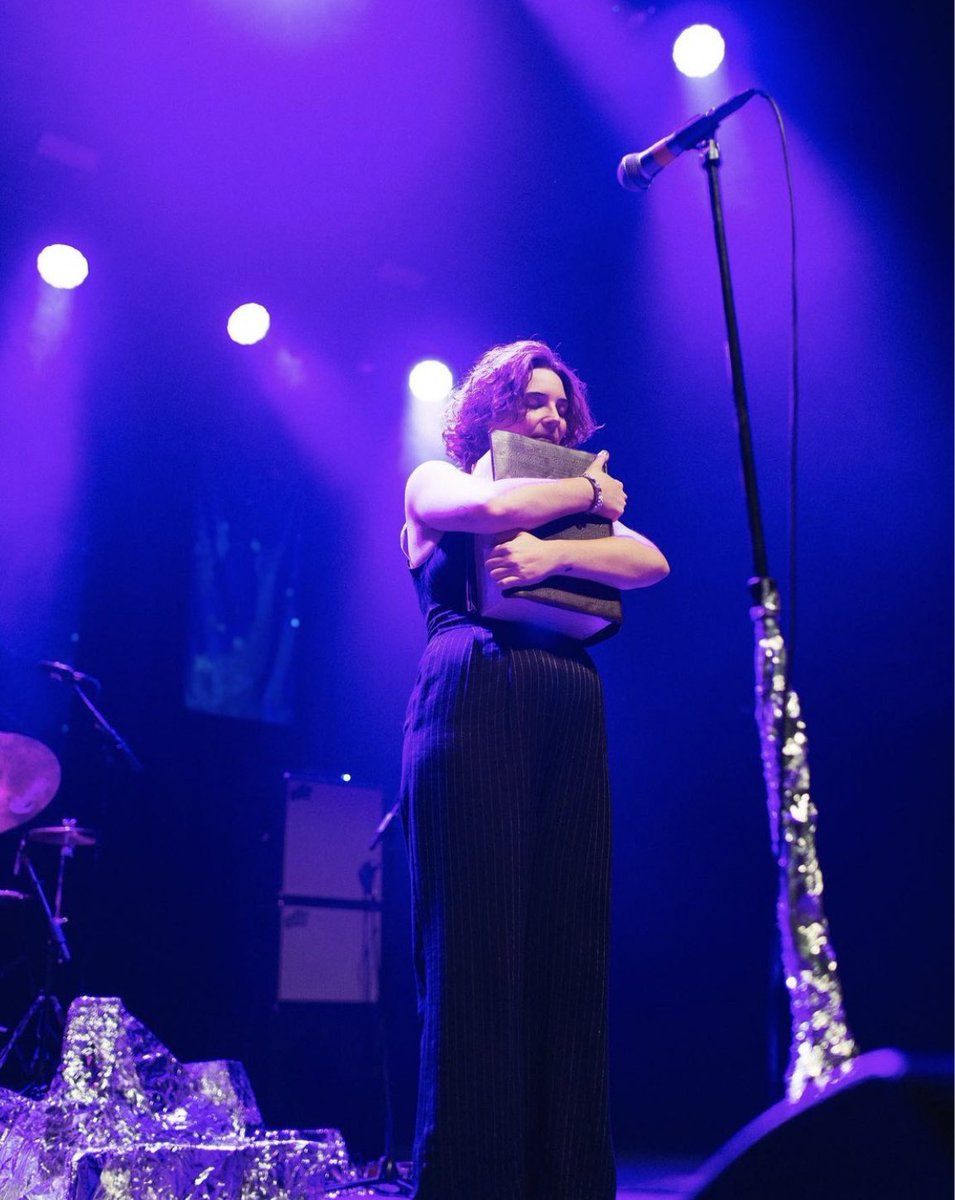 SammyRaeMusic's tweet photo. 🧢 Happy Jackie O day! 🧢 
((iykyk))
This is a queer holiday I just invented, so venerate yourself, avoid all altercations, and stay away from any poorly dressed spectators with unkind things to say.

📸: Mia Isabella photography

@Terminal5NYC 
https://t.co/Kjsl5sNzn9 https://t.co/XWNyPv18nu