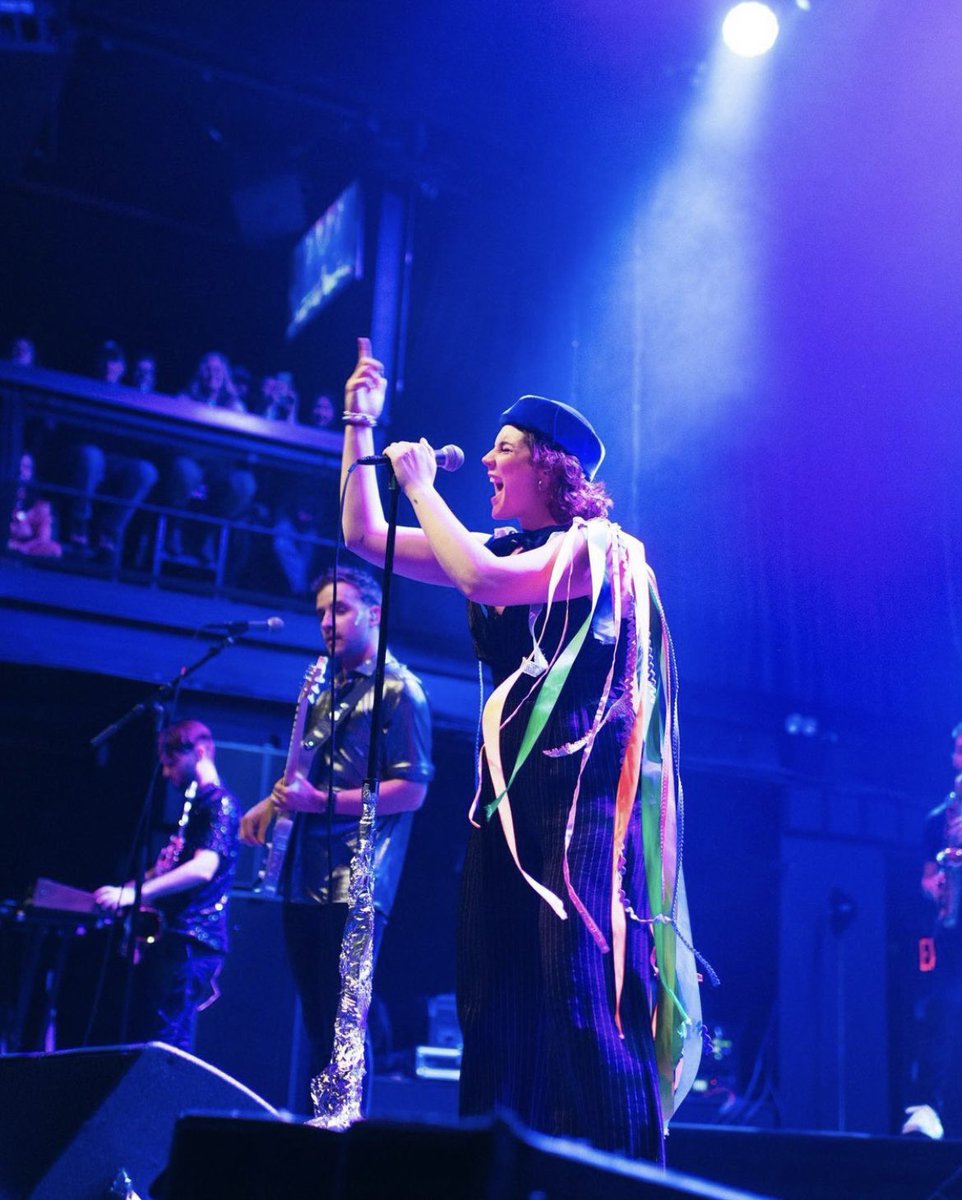 SammyRaeMusic's tweet photo. 🧢 Happy Jackie O day! 🧢 
((iykyk))
This is a queer holiday I just invented, so venerate yourself, avoid all altercations, and stay away from any poorly dressed spectators with unkind things to say.

📸: Mia Isabella photography

@Terminal5NYC 
https://t.co/Kjsl5sNzn9 https://t.co/XWNyPv18nu