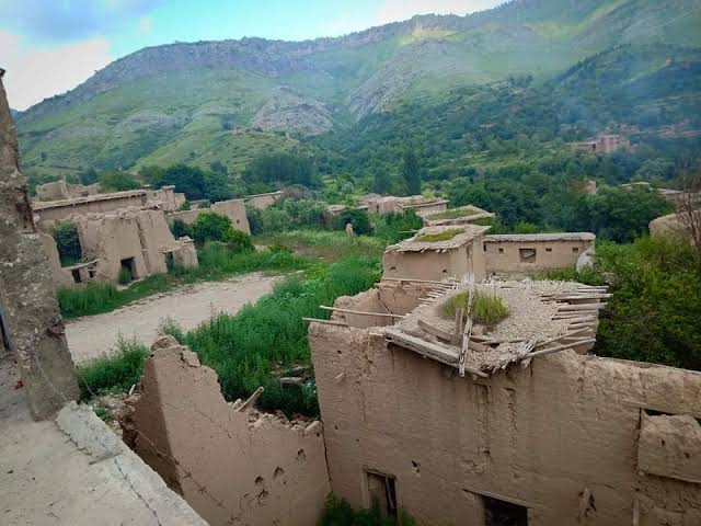 ImranOrakzai17's tweet photo. سابقہ فاٹا کا ایک خوبصورت ضلع اورکزئ جو دہشتگردی کے خلاف جنگ اور متاثرین کی نقل مکانی کے بعد ایک ویران کھنڈرات کا منظر پیش کر رہا ہے ۔ اب واپس آنا پڑے گا ، اپنے لئیے ، اپنی آنے والی نسلوں کے لئیے اور اپنی تاریخ کو بچانے کے لئیے ۔
#DontDelimitOrakzaiNA47 https://t.co/HY3Wr2RCbW