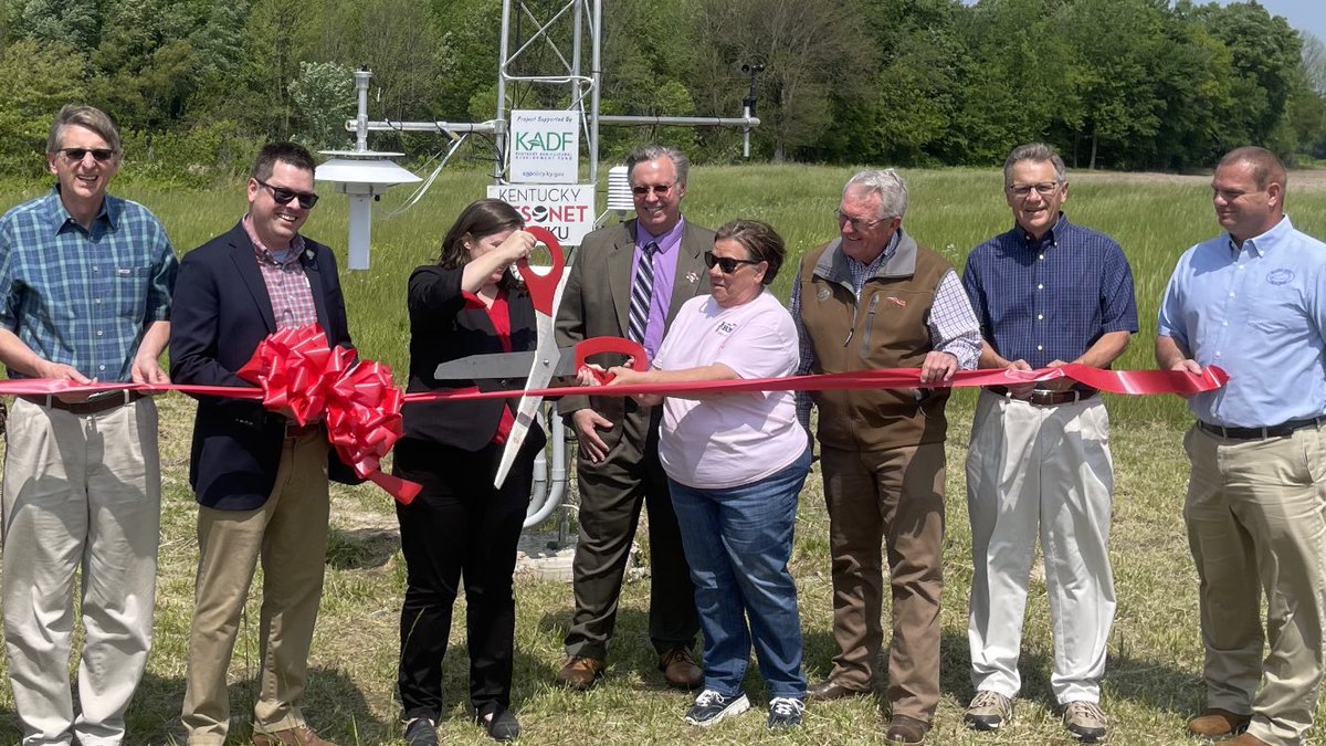 MalloryWPSD's tweet photo. The Mesonet Station in Ballard Co is official now after this ribbon-cutting. These stations give the National Weather Service real time info on weather conditions &amp; storms. Kentucky Farm Bureau &amp; Western Ky University are key players in sponsoring &amp; operating Mesonets. https://t.co/i6pEL5UnyS