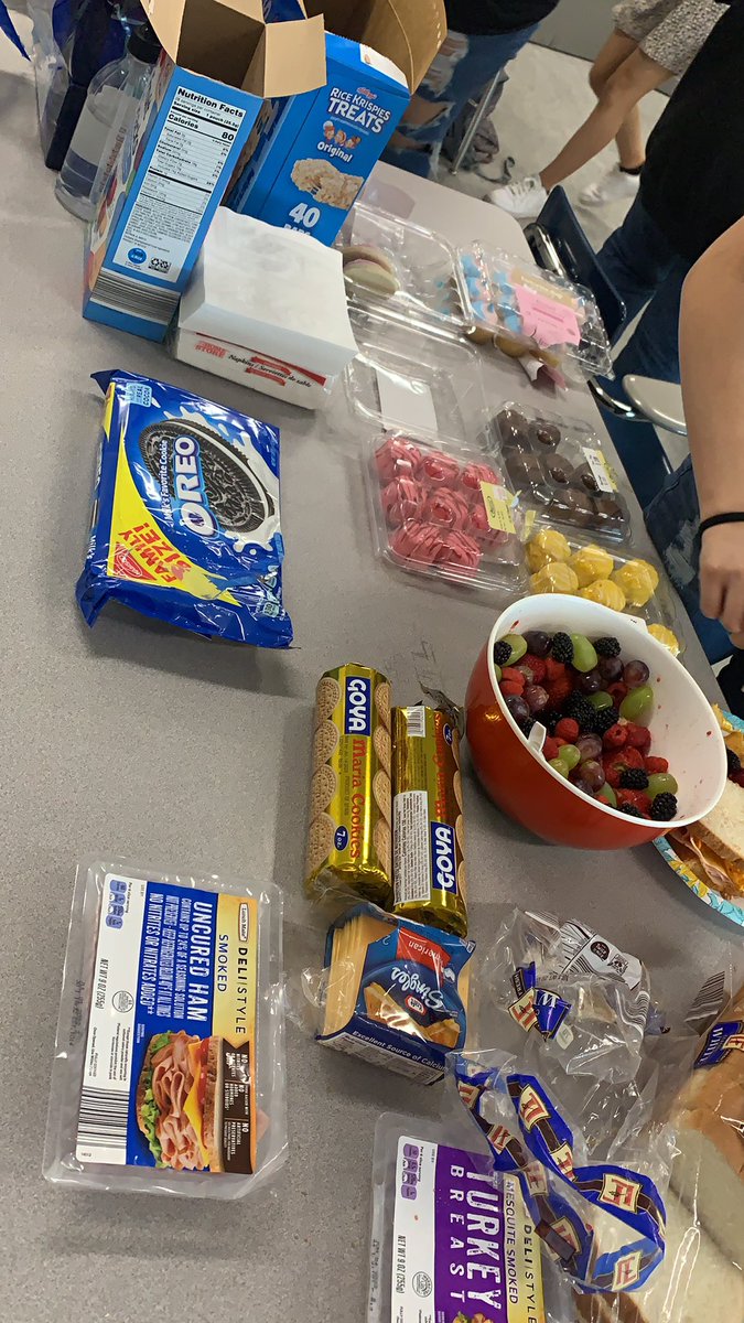 MastroSrta's tweet photo. Last day with my AP seniors and last day before their big exam!! #theysaidicouldpost #secondhour #APSpanish https://t.co/DLkxdJVnuH