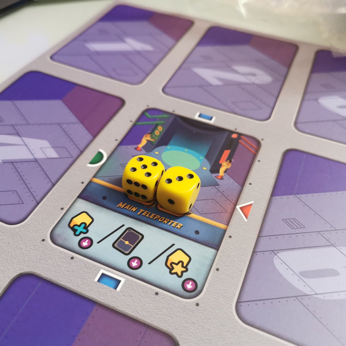 EarthLastStand_'s tweet photo. I love how it looks in real life 😍

The circular board are not ready yet. That are the old ones.

Me encanta como se ve en físico 😍

Los tablero circulares aún no están listos. Son los antiguos.

#boardgames #tabletopgames #tabletopgaming #juegosdemesa #spaces #dice #solitarie https://t.co/DkFbZepTj4