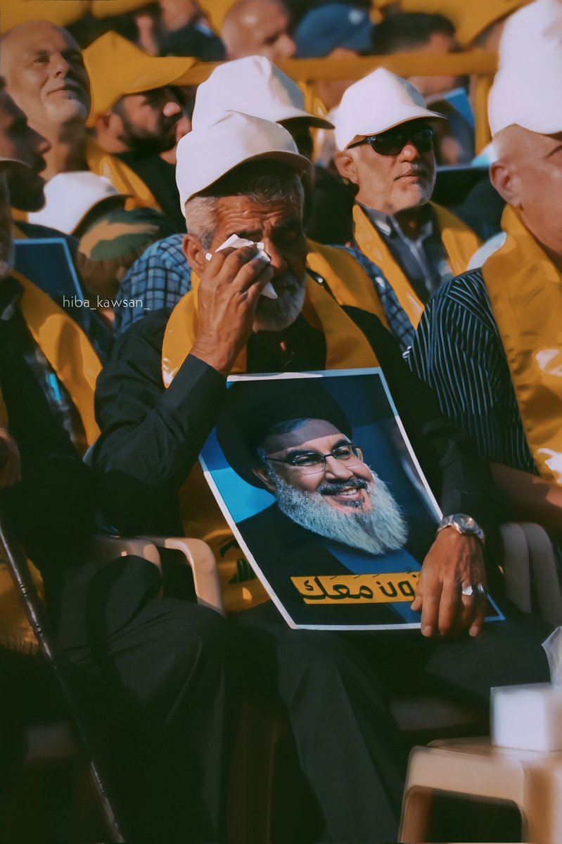 hiba_kawsan_'s tweet photo. أشفقُ على الذين لا يملكون هذا الخليط من المشاعر عندما يتحدّث قائدهم، 
الذين لا يعرفون ما معنى أن يبكي الإنسان من فائض الكرامة...💛
اللّهم أعزّه و أعزز به.
#باقون_نحمي_ونبني #باقون_معك #النبطية https://t.co/AYNrWIv469