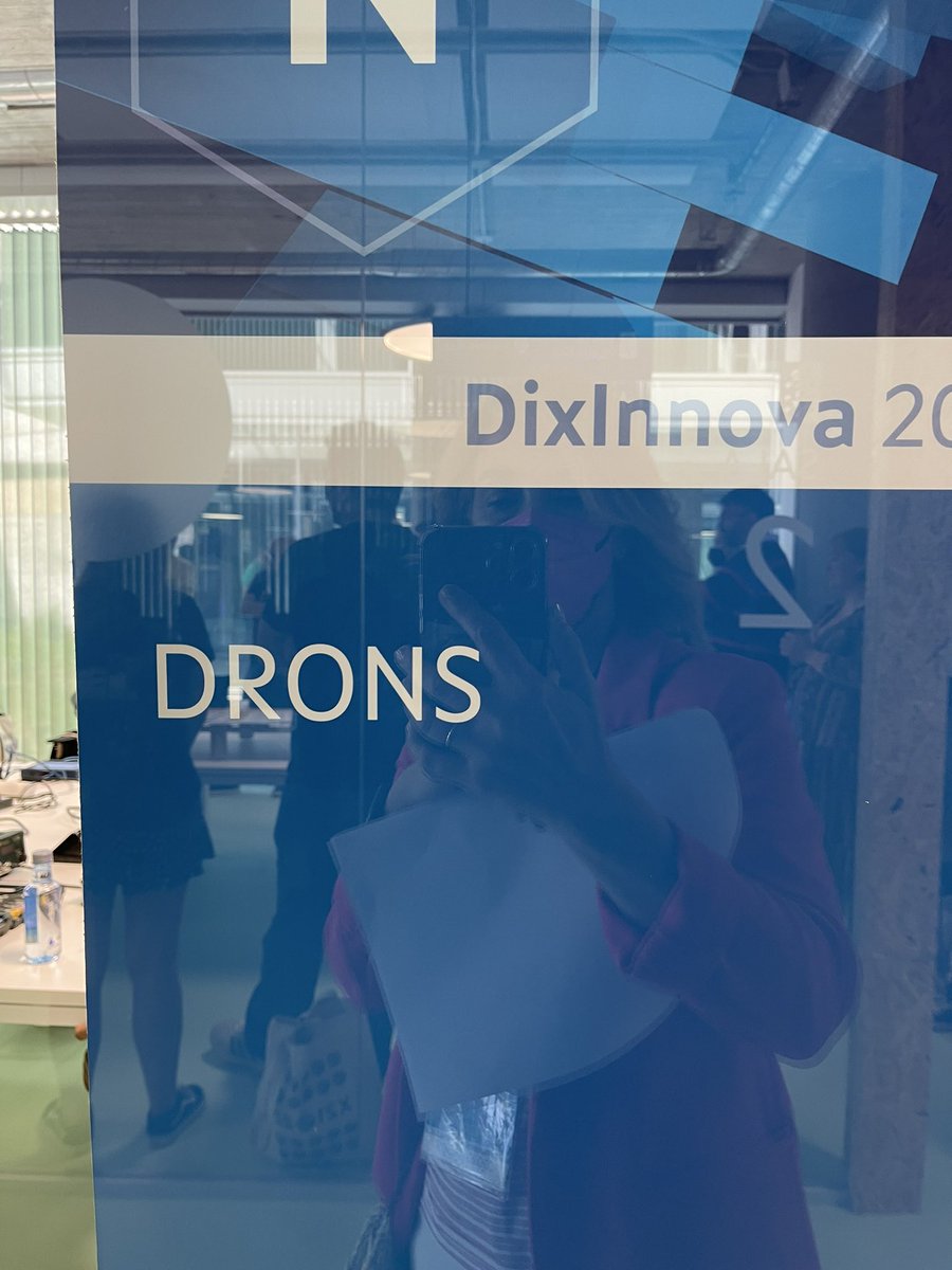 cfdezmunin's tweet photo. En mi salsa, taller de #drones en #DixInnova https://t.co/gaOgEsK2pP