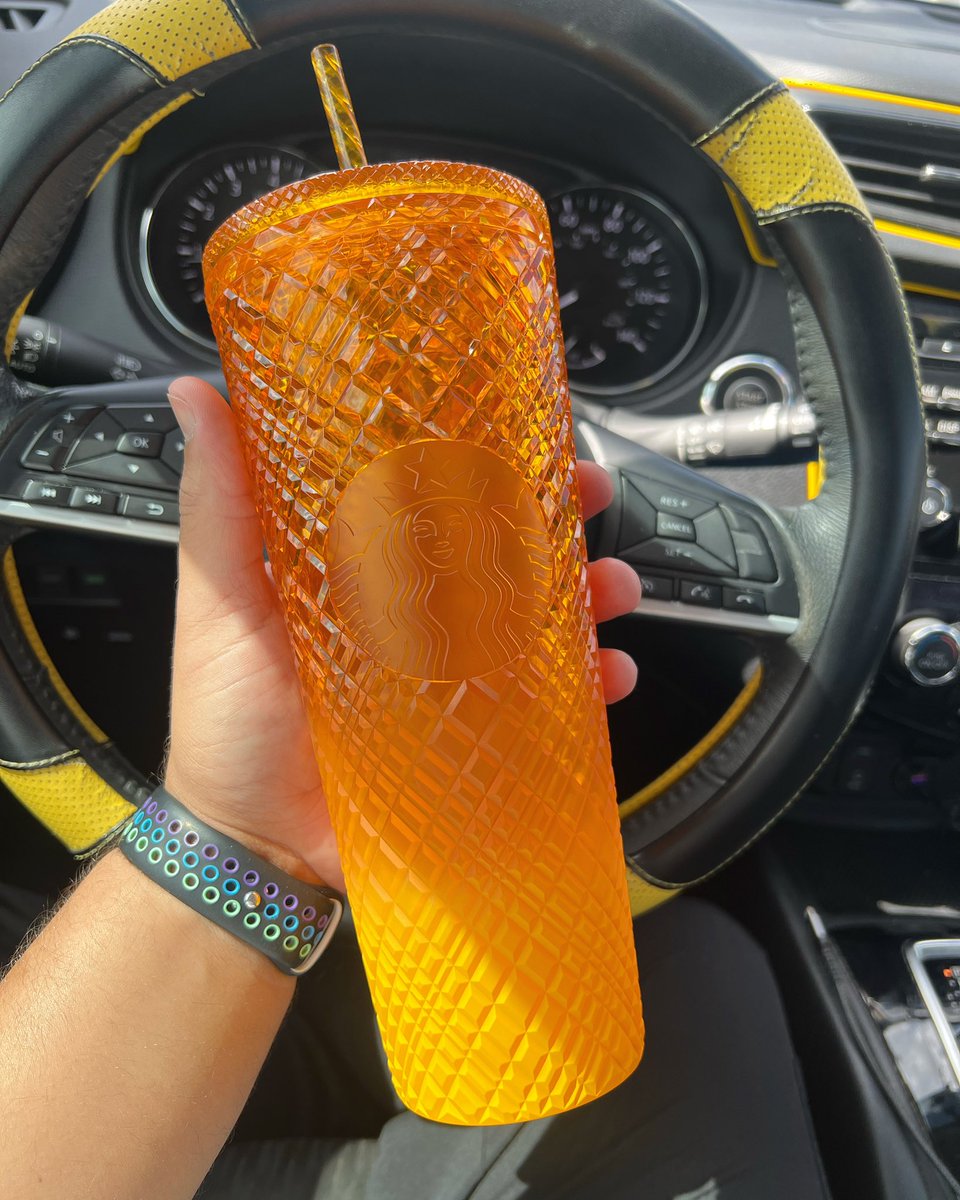 Maleficent_692's tweet photo. Finally have my favorite color #starbuckscupcollector #yellowmango https://t.co/s5yfES5cL4