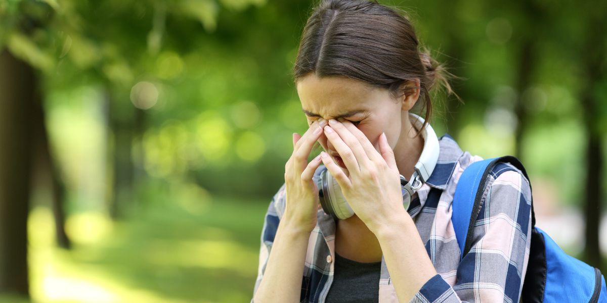 Eye_DrKroger's tweet photo. A Guide to Wearing Contacts With Allergies https://t.co/AH2Xzav2MT https://t.co/Ru6lbisTT4