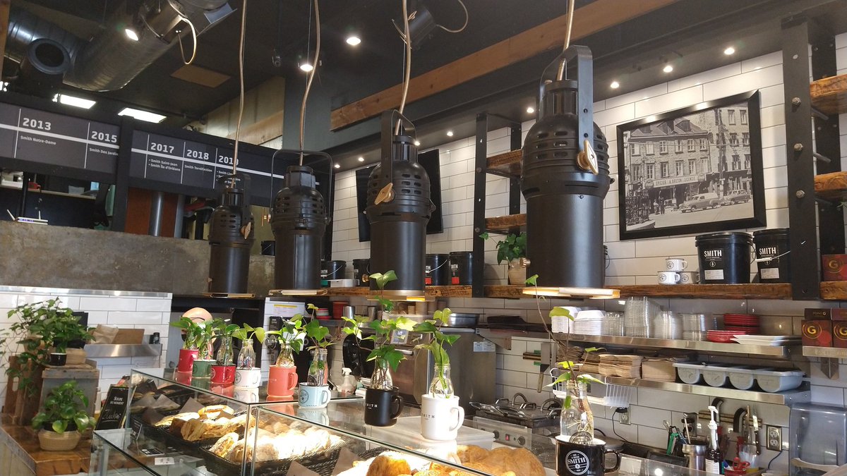 Refurbished Altman 360Q (lekos) live on in a café in Québec Old Town