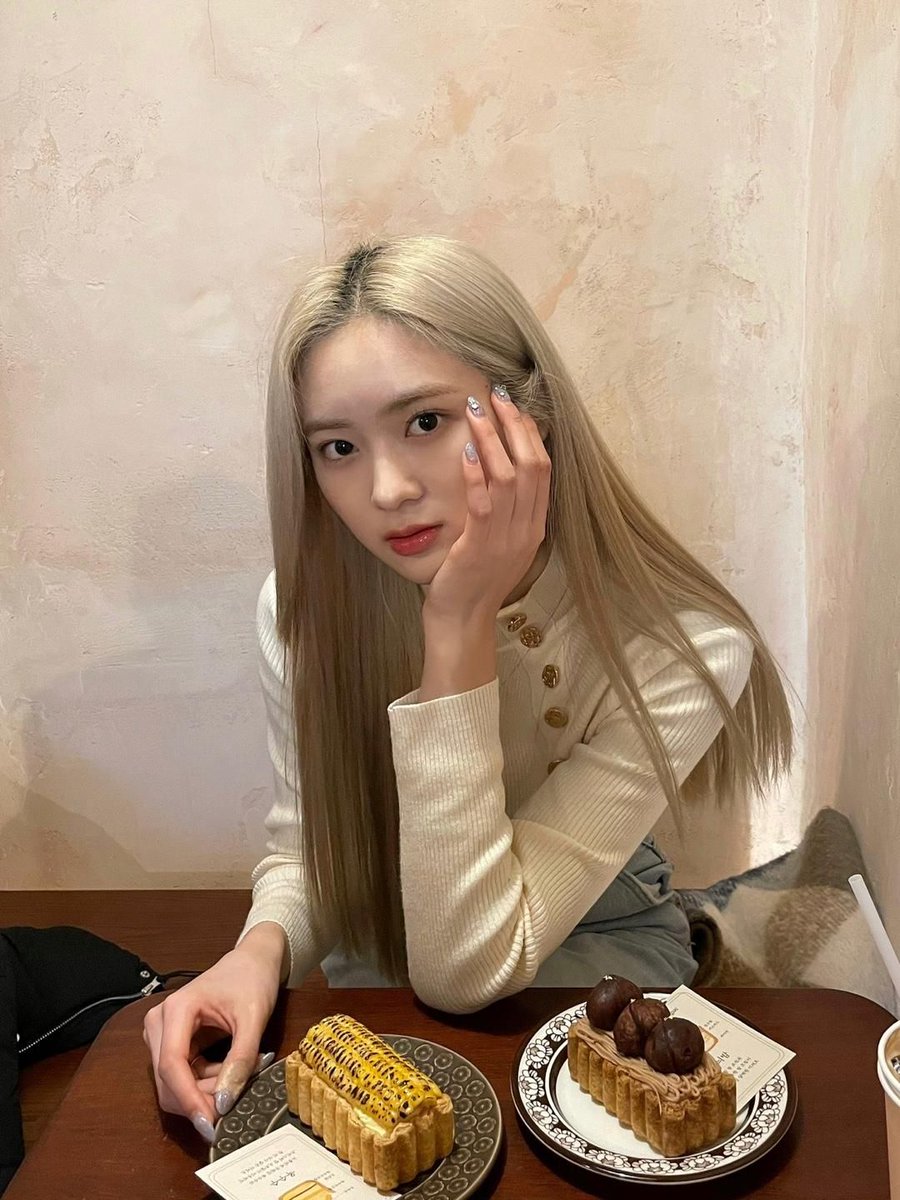 cherrygirls_9's tweet photo. [220510] May Weverse update:

"Lullet is curious about what Sora has been up to... hehe
I hope you have a good night watching my cute baby:)

Fighting tomorrow too !"

#MAY #메이 #CherryBullet #체리블렛 @cherrybullet https://t.co/Ckgf2drMZy
