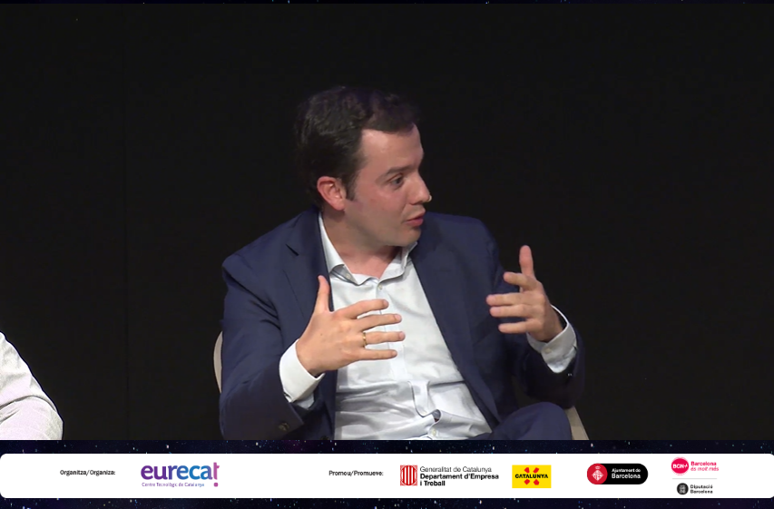 Apple y Facebook presentaran a final de años sus gafas de Internet Mixto que harán "visible" #Internet y darán un impulso al #metaverso #ForumTurisTIC

<a href="/xsunol/">Xavier Suñol Ferrer</a> <a href="/rafaeldejorge/">Rafael de Jorge</a> <a href="/jajugon/">Javier Jurado</a>
<a href="/Robertogeek/">Robbie The Geek ᯅ</a>