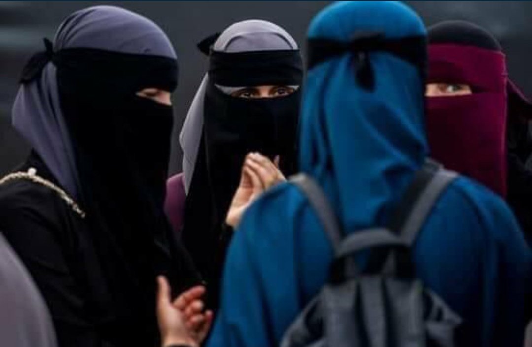 noorSadat112's tweet photo. حجاب له څلور حرفو جوړ دی؛
ح: حیاء
ج: جمال
ا: ارامتیا
ب: بنده ګي د الله تعالی
Those #Afghan women who implemented the #Hijab are the real #representitives of #Afghans' women. ♥ https://t.co/ORQgxgEUEq