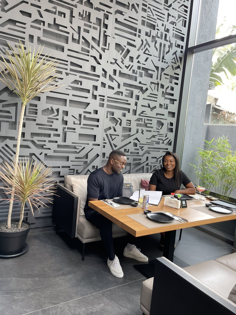 sarkodie's tweet photo. Business meeting to secure funds 💰💰💰SARKNATION keep me in your prayers We need Mrs. Tracy to release some bread 🙏🏿 https://t.co/q5rgZEarQi
