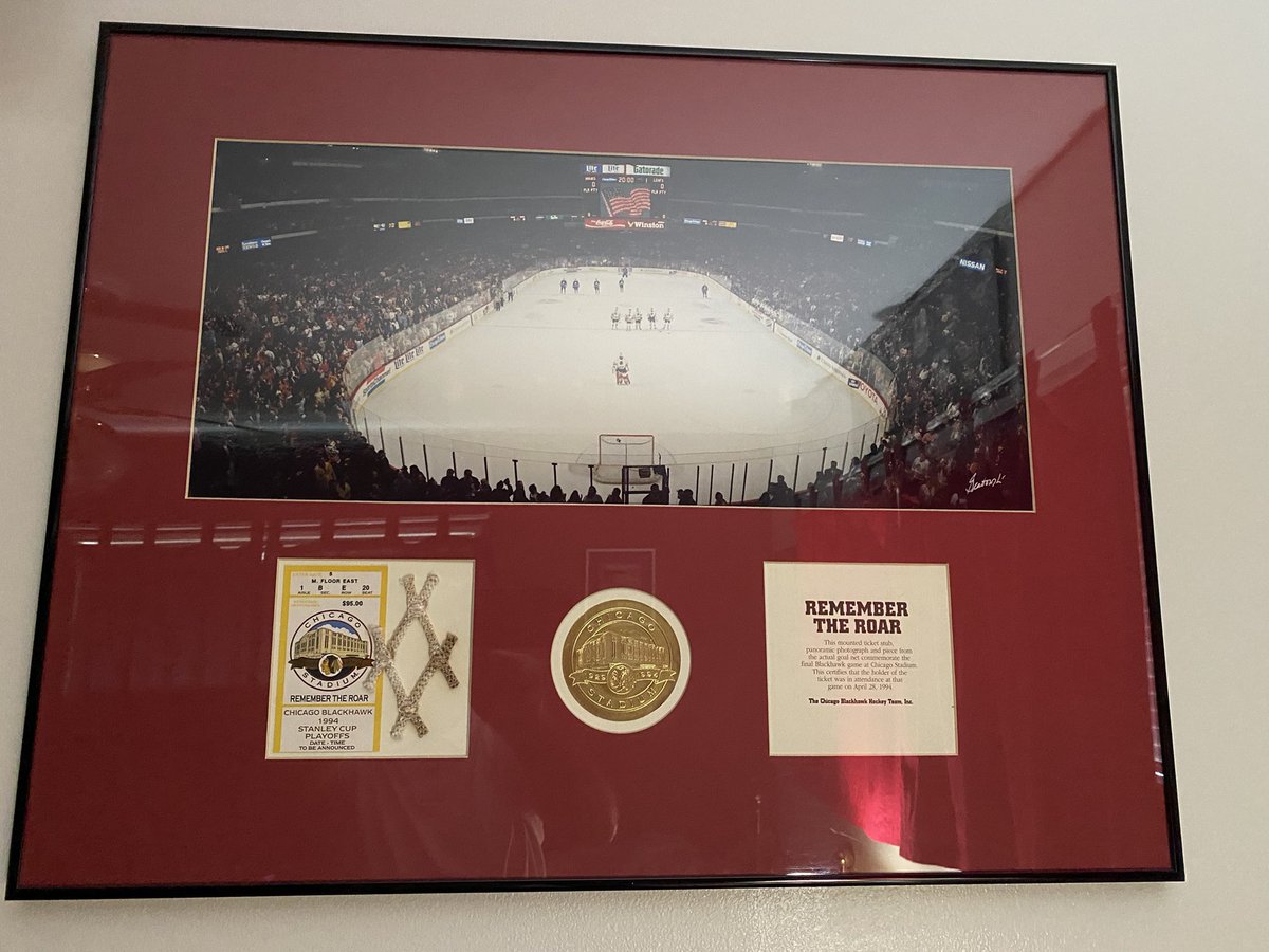 mjvena's tweet photo. @Blackhawk_Up Authentic @NHLBlackhawks @CCMHockey gloves signed by the late #Stosh Stan Mikita and Bobby Hull + the finale at the #ChicagoStadium @1800WestMadison @VintageHawks #Blackhawks https://t.co/T10ZUuWXUt