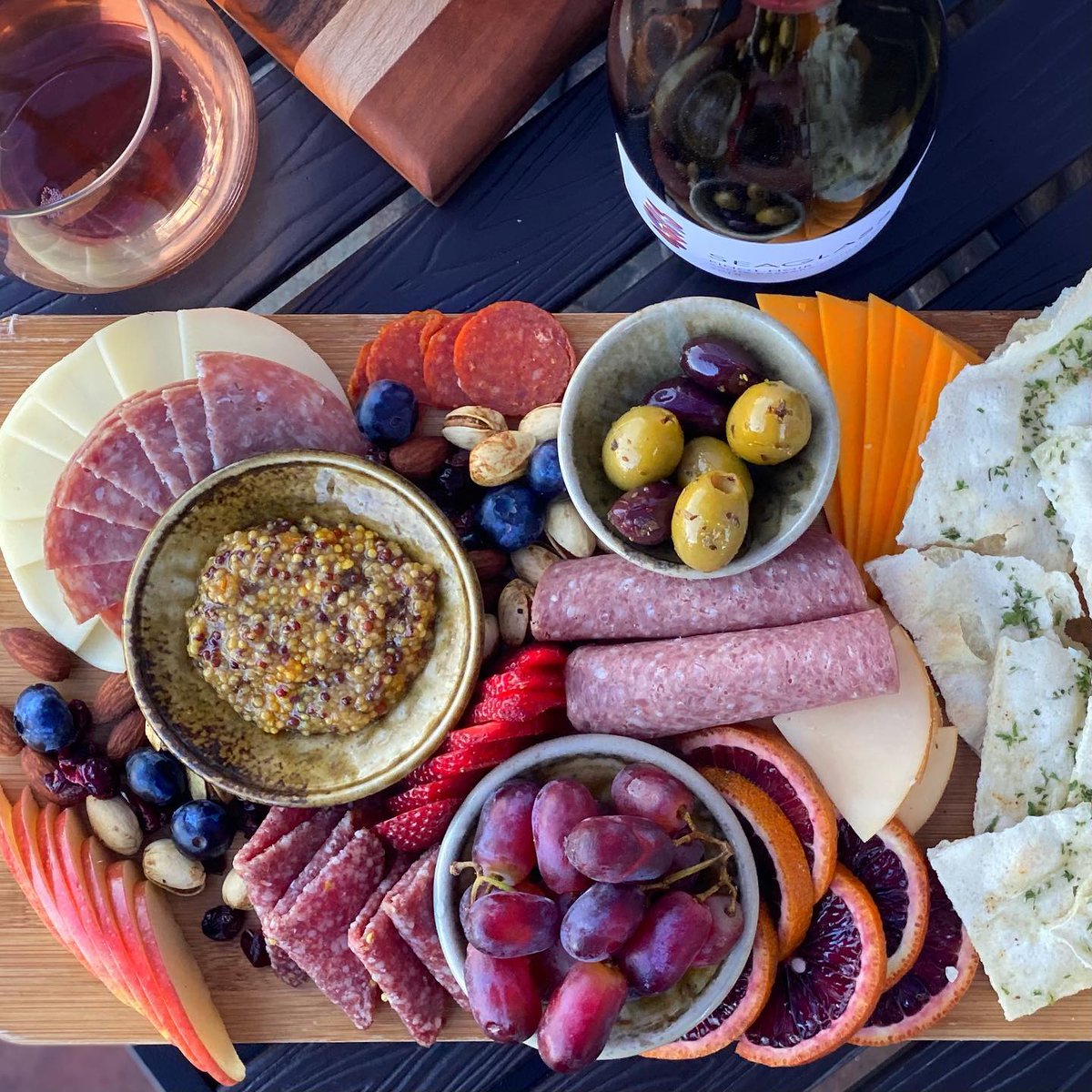 Wine and dine 🍔🍩🍹🍕 downtown to celebrate Kentucky Main Street Week today🎉! Explore unique local restaurants, bakeries, coffee shops, bars and breweries. It's the perfect day to #supportsmall and #shoplocal!
📷:<a href="/SpotzGelato/">Spotz Gelato</a>, The Butchers Pub, Barrel and Bond