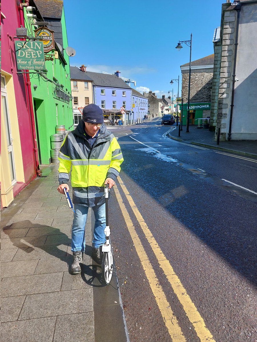 JohnnyGuirke's tweet photo. Road resurfacing will take place tomorrow (Wednesday 11th May) on Castle Street, Trim, County Meath. Traffic management will be on place, 1 way system from small roundabout toward Trim Castle only. Please use footpath at courthouse side. https://t.co/TvPgCjuiRK