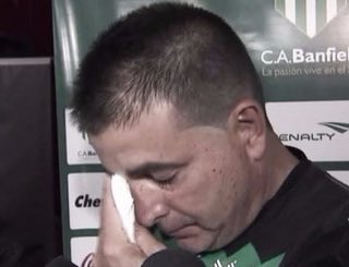 El mismo entrenador que echaron en la mitad de su contrato cortando el proyecto, que hoy mismo quieren continuar. Lo traen por el mismo motivo que lo echaron. Bienvenido Claudio Vivas, esta es su casa. 💚