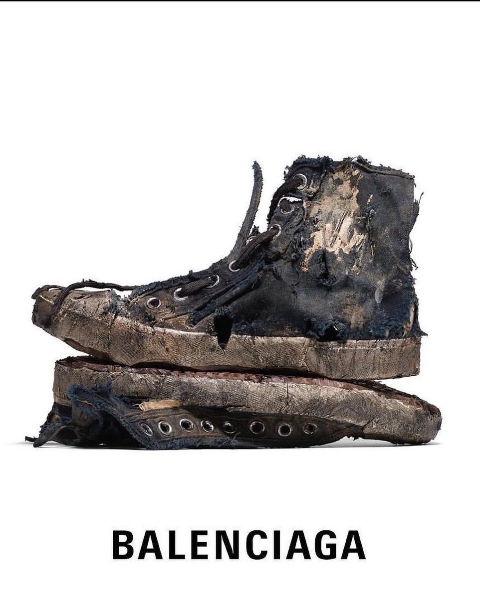 sosagustina's tweet photo. La nueva colección de Balenciaga son estas zapatillas con "efecto desgastado" que cuestan 625 dólares. Sin palabras. https://t.co/SBIxZ8gAyv