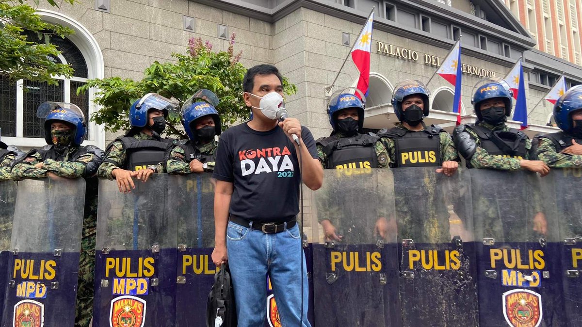 dannyarao's tweet photo. DEAR UPD STUDENTS ENROLLED IN J 110 WRV, J 117 WWX AND COMM 110 HWX: Synchronous classes are suspended this week. Instead of Zoom, let us make the streets our bigger classroom. (Two choices: Fight me or imitate me.) https://t.co/ykzqSa929L