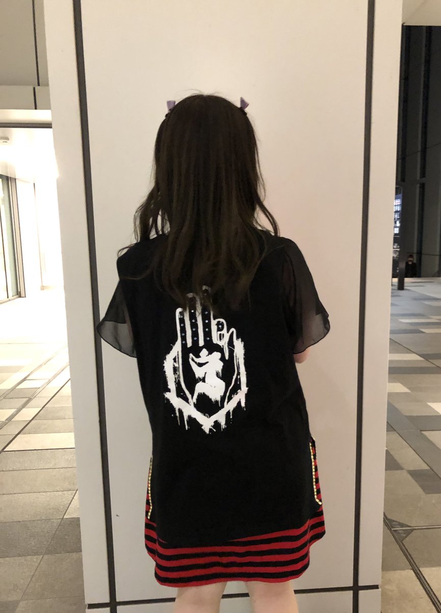 LiSA_yuki0903's tweet photo. ジグザグライブ初参戦！⛩

Zepp Hanedaの二階席、めちゃくちゃ見やすくて驚いた⚡️照明もビームが沢山派手に出ててすごかったなあ。
そして何より命様歌うますぎる…心の奥まで染み込む歌声💗

ライブTシャツはちょっとリメイクしちゃった🤏

#真天地開闢集団ジグザグ
#ジグザグ 
#夢幻ツアー https://t.co/agb49ZLV91