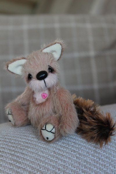 BearPile's tweet photo. Simon by Gylls Bears https://t.co/OhYSsGtu8U  #collectiblefoxs #handmadefox #fox https://t.co/bQlJGlTshY