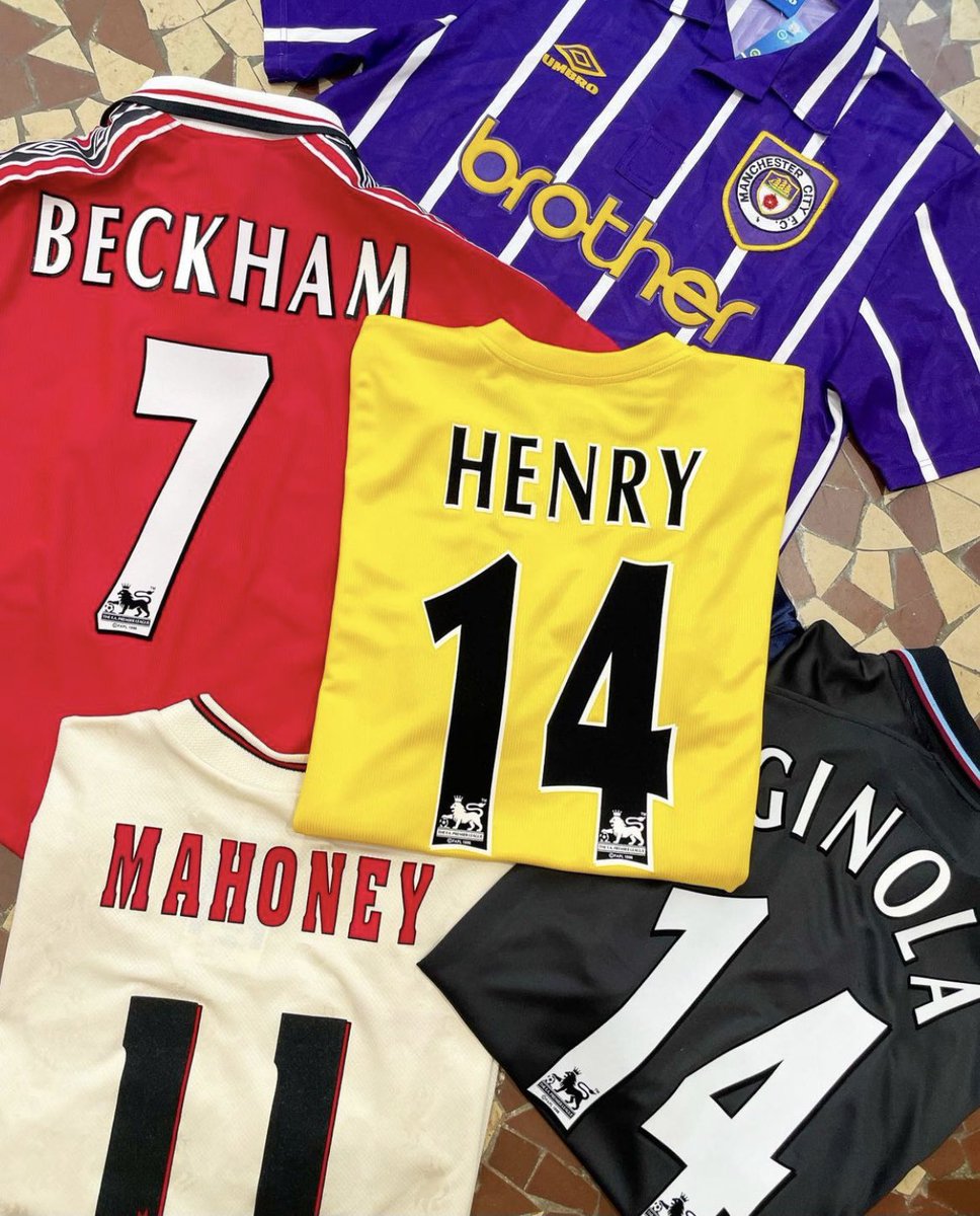 [NOUVEAUTÉS]

Sélection Maillots Football Vintage 1990s Premier League. 🇬🇧🦁✨ #vintagefootball #premierleague #pl