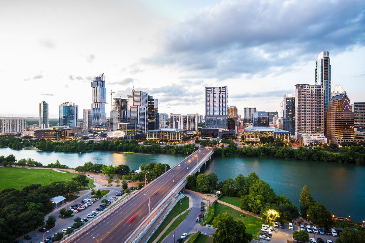 realestatecom21's tweet photo. Median sales price in Austin is $645K according to @Redfin - a 21% year-over-year increase. Get our tips on how to find a great real estate agent in this ultra-competitive market. #austin #realestateagent #professional

https://t.co/CANceBvWox https://t.co/de94GenHjh