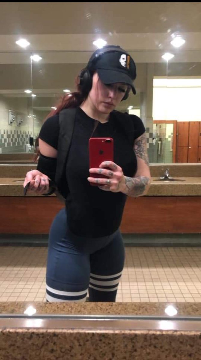 MandineedsAlpha's tweet photo. Just another day at the office, aka the gym! Getting it in. 😘😉💯 https://t.co/ZhddHtmrex