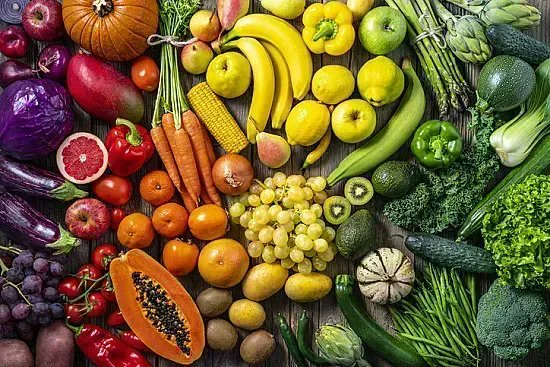 HarvardHealth's tweet photo. Eating a broad variety of #fruits and #vegetables is a good way to get a sufficient intake of #flavonoids. Now, a study suggests that flavonoid-rich foods may also play a role in protecting memory &amp; thinking as people get older. https://t.co/lv1S2mSXiS #HarvardHealth https://t.co/jOufQoeuUm