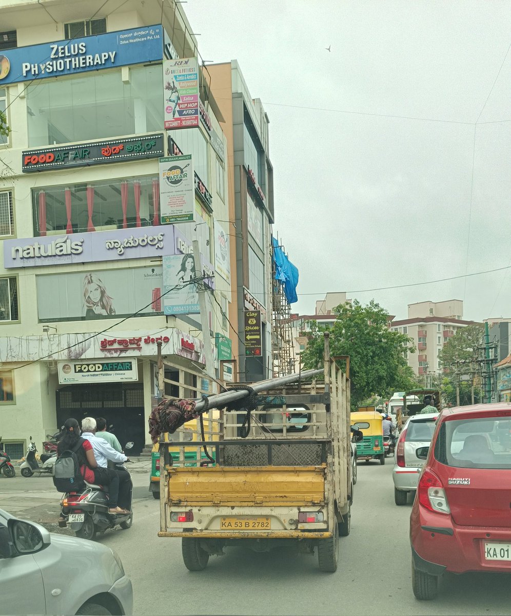 shankarrajamp's tweet photo. @DCPSouthBCP @blrcitytraffic
Who is responsible to fine such dangerous transportation. Is it police or RTO. Pls suggest and guide. https://t.co/O3HdIeeYfl