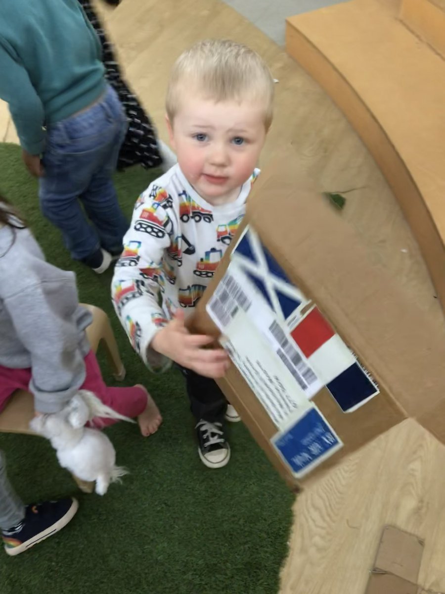 ERCMaidenhillNC's tweet photo. Yesterday, we received a special delivery in the nursery. It was a lovely story about Lapin and his hungry tummy. Some children listened to the full story and repeated some French words. 🐰🥕 #EYCP_scilt @EastRenLangs https://t.co/FGvubtOaUP