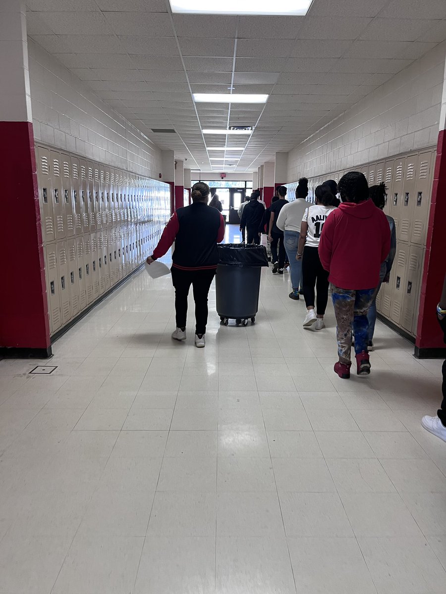 Our @EHMSEagles 8th graders had a great visit to @HokeCountyHS today! They were able to tour the campus and ask our tour guides questions. It was an awesome opportunity. #FutureBucks #EaglePride #Rising9thGraders