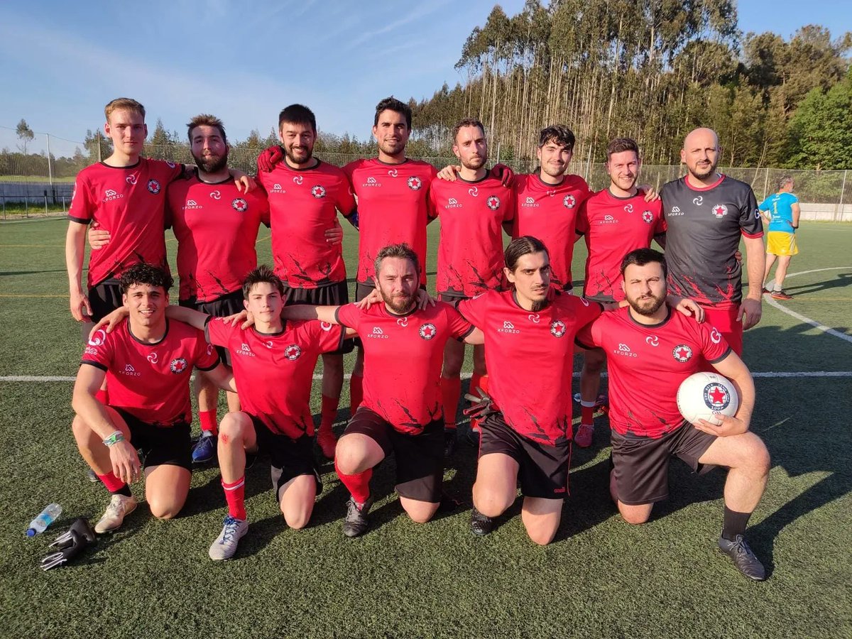 O pasado domingo o noso equipo masculino venceu por 20 - 15 a @turoniansfg na primeira ronda da repesca do All Galicia. E fixérono con todo o estilo, estreando as camisolas que nos acompañarán nas próximas tempadas 💯