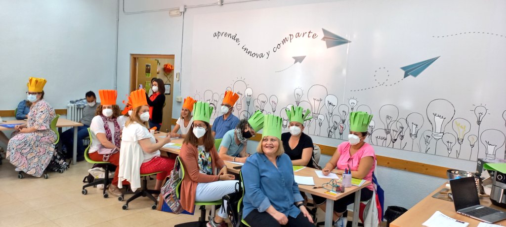 CFPIdiomas's tweet photo. Todo un lujo volver a acoger en nuestro centro a los profesores de Inglés primaria @educacyl con el curso presencial. 

"LEARNING ENGLISH BY COOKING PRIMARY" &amp; Petrina Moir 

Actividades innovadoras con impacto directo en su alumnado #formaciónCyL #innovaCyL #internacionalizaCyL https://t.co/EOri8w6Ex5
