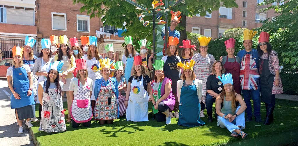 CFPIdiomas's tweet photo. Todo un lujo volver a acoger en nuestro centro a los profesores de Inglés primaria @educacyl con el curso presencial. 

"LEARNING ENGLISH BY COOKING PRIMARY" &amp; Petrina Moir 

Actividades innovadoras con impacto directo en su alumnado #formaciónCyL #innovaCyL #internacionalizaCyL https://t.co/EOri8w6Ex5