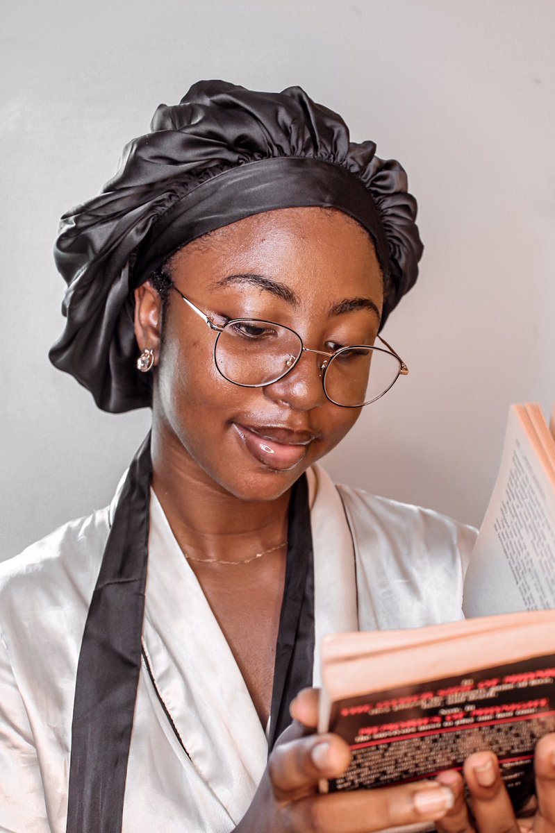 allursbyzee's tweet photo. Our hair covers are aimed at giving you comfort. Made of silk, has two adjustable ropes, big band without elastic and it’s luxurious.

Price: N3000

HAIR BONNET 
HAIR BONNET IN LAGOS 
#hairbonnet #protectivehair #naturalhair #hairbonnets https://t.co/ugiMbQYr5y
