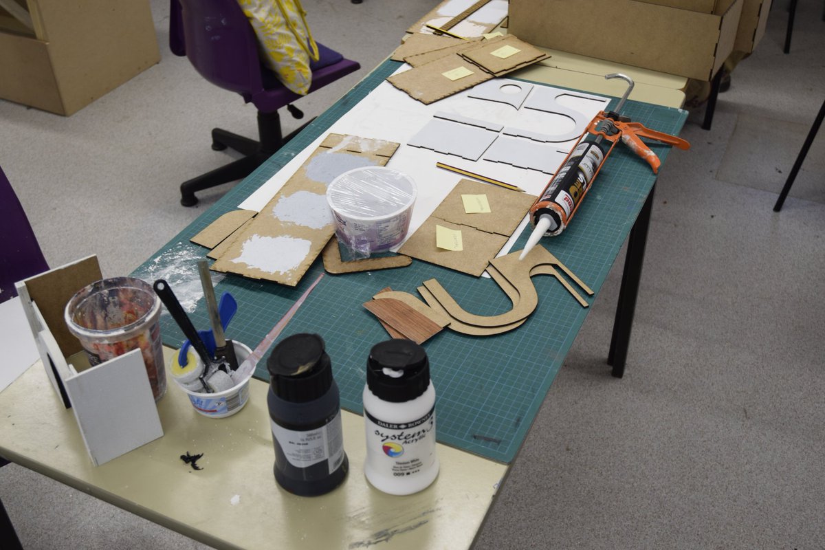 QESFC's tweet photo. Check out these behind-the-scenes images from our Art Foundation exhibition. Preparations are in full swing and the exhibition will launch with a private viewing on Thurs 9th June before opening to the public. Keep up-to-date by following our Art department at @QEArt https://t.co/TdMsazqlpz