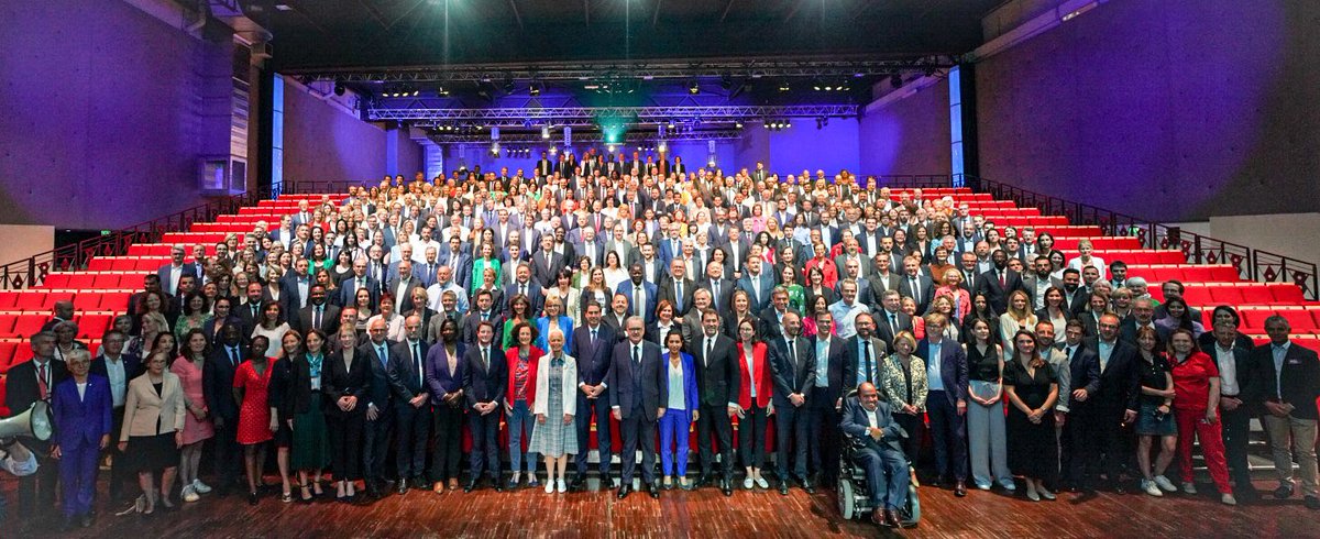 jrcazeneuve's tweet photo. #Ensemble @avecvous !

Journée avec les 502 candidat(e)s de la majorité présidentielle. Fier d'appartenir à ce collectif

Les 12 &amp; 19 juin, votez pour donner une majorité au Président @EmmanuelMacron https://t.co/d3IIcRYGeX