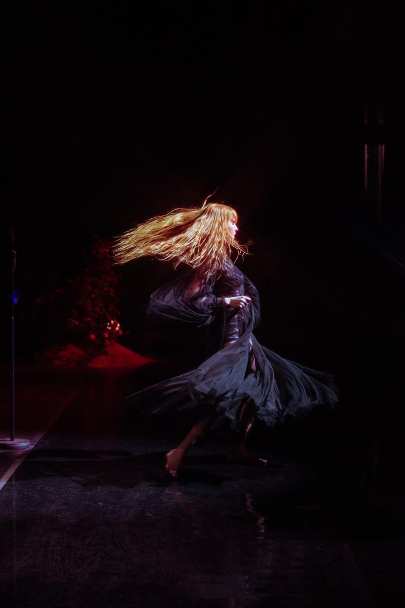 delcoreofficial's tweet photo. . @florencemachine in a #DelCoreMadetoMeasure tulle dress and silk satin lace body, featuring mushroom detailing, at her concert in Los Angeles.
Styled by @aldenejohnson
Photographed by Lillie Eiger
#DelCoreUniverse https://t.co/c9ssy4ymHq