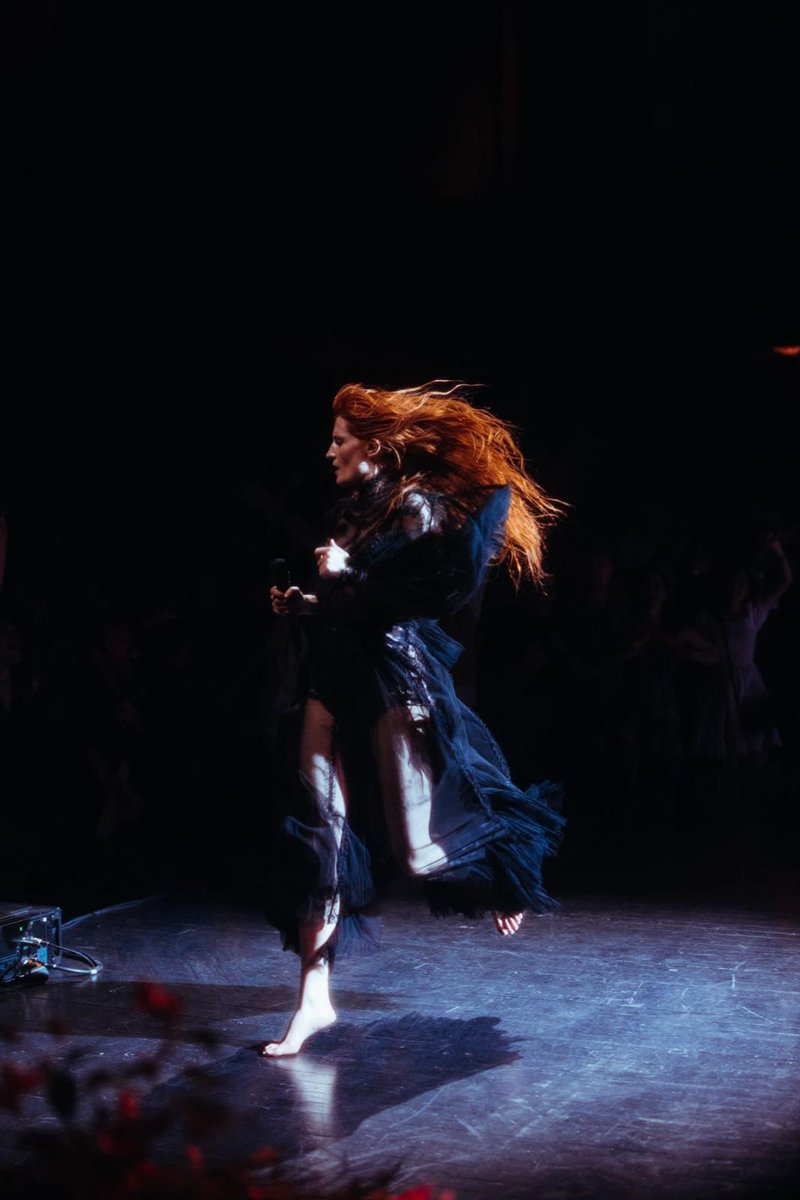 delcoreofficial's tweet photo. . @florencemachine in a #DelCoreMadetoMeasure tulle dress and silk satin lace body, featuring mushroom detailing, at her concert in Los Angeles.
Styled by @aldenejohnson
Photographed by Lillie Eiger
#DelCoreUniverse https://t.co/c9ssy4ymHq