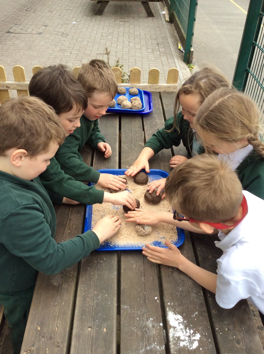 wpsYear2Melyn's tweet photo. We made butterfly/bee seed balls on @WillowtownPri  it was so much fun 🦋🐝 #wpsstem #outdoorlearning #wpsllc #wpsnumeracy https://t.co/Uq50ykbLvl