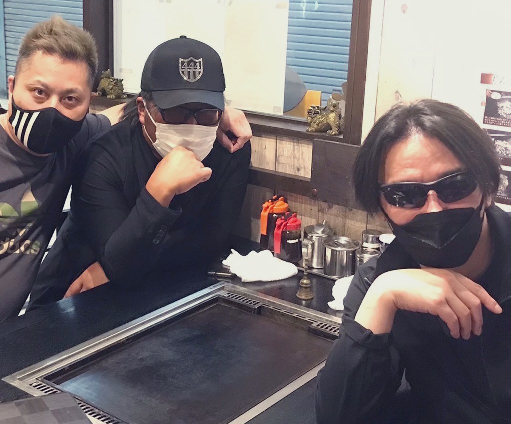 Deshabillz2022's tweet photo. 押忍！パワハラがexANGEL DUST 極悪弥生さんとexmiseryの叶さんと一生呑んでます！帰宅はいつですか！押忍！ #Cure社長 #8月11日新宿ロフト https://t.co/SvTPmIlIee