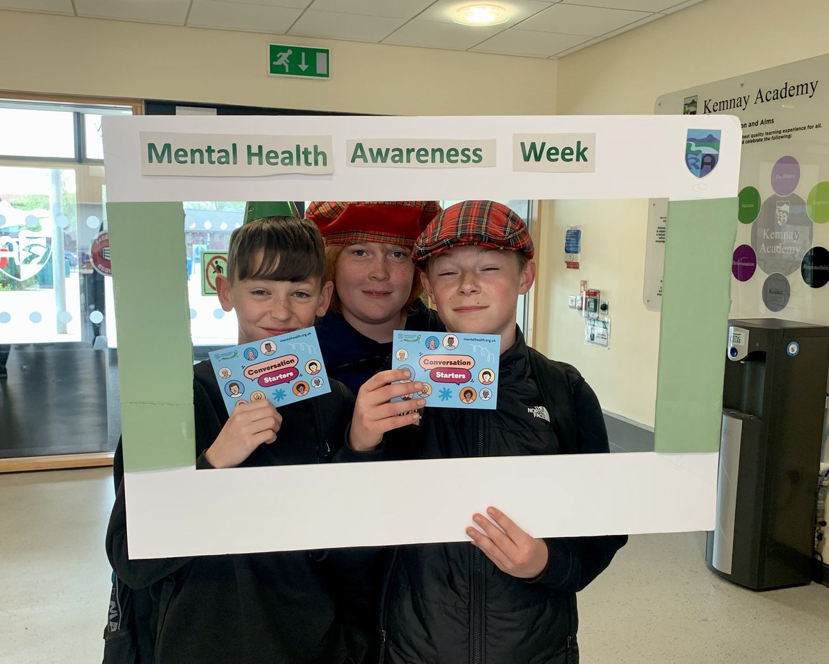 kemnayMH's tweet photo. 📸 Strike A Pose 📸

Great to see staff and pupils getting involved in the photo booth today! 

#MentalHealthAwarnessWeek https://t.co/cMt1MMSmX1