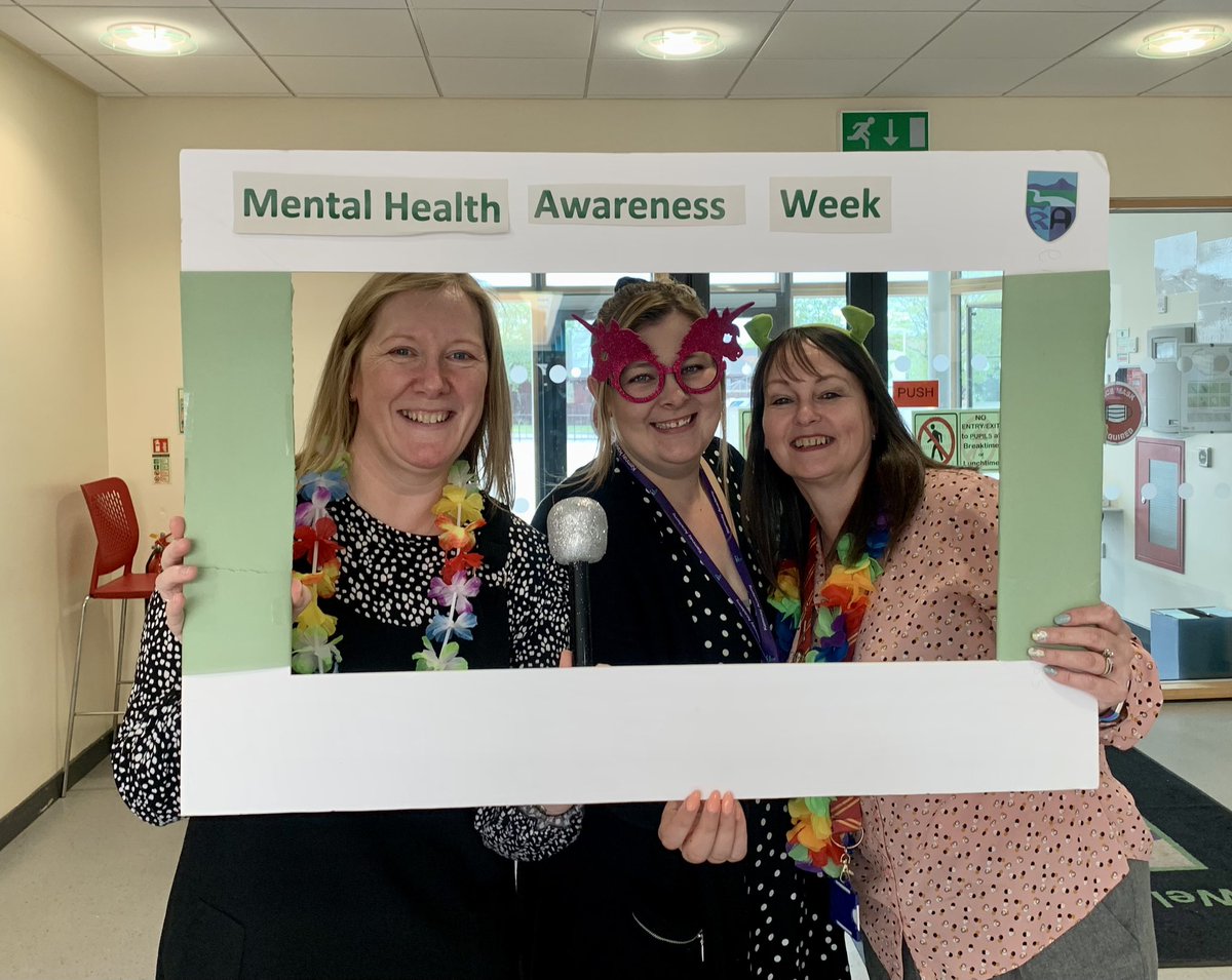 kemnayMH's tweet photo. 📸 Strike A Pose 📸

Great to see staff and pupils getting involved in the photo booth today! 

#MentalHealthAwarnessWeek https://t.co/cMt1MMSmX1