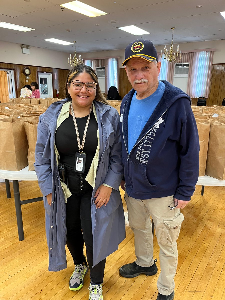 age_span's tweet photo. Shout out to Haverhill’s American Veterans Post 147 for their critical help with our monthly Elder Brown Bag program. Post 147 provides space free of charge for distribution in cooperation with the @Gr8BosFoodBank.
(Photo: Ruth Ortiz, AgeSpan; Gerry Marchand, AMVETS Post 147) https://t.co/0MfWgSWcnQ