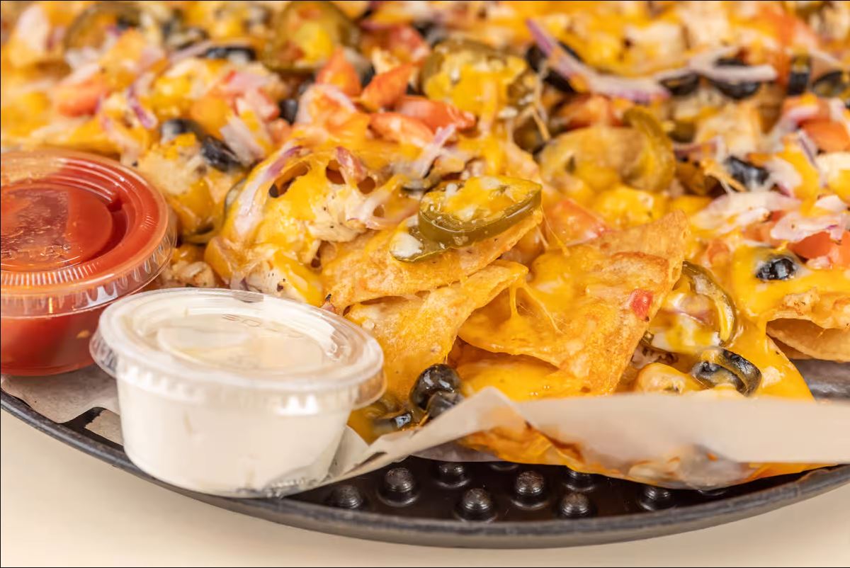 2DineIn's tweet photo. Welcome back to #2DineIn, Romeos! (If you're looking for a delicious appetizer, their nachos are a no-brainer!) #Romeos #TopshamMaine https://t.co/eZHTHbEcb7 https://t.co/sU9Jgf0vlE