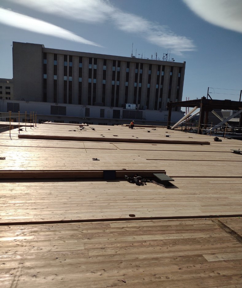 westernwood_'s tweet photo. Getting closer to the sun! The  @sanmateoco office building hits the 5th floor. The WWS team continues to build skyward &amp; the results are marvelous. The new county building will be the first net-zero-energy civic building with mass timber. Learn more here: https://t.co/VjpXYOsjoP https://t.co/3wNIVWXRiH