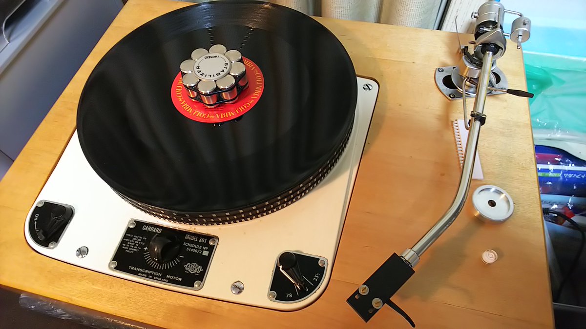 ganchang's tweet photo. 自宅のオーディオルームの環境(=´ω`=)

ターンテーブル:Garrard Model301 + Ortofon Kontrapunkt b
プリアンプ: Accuphase C-280
パワーアンプ:QUAD II(MONO)X2
スピーカー:Tannoy Rectangular GRF (ユニットHPD)
スーパーツイーター:ST-200
CDプレーヤー:PHILIPS LHH800R Reference https://t.co/QUvI6e3GRq