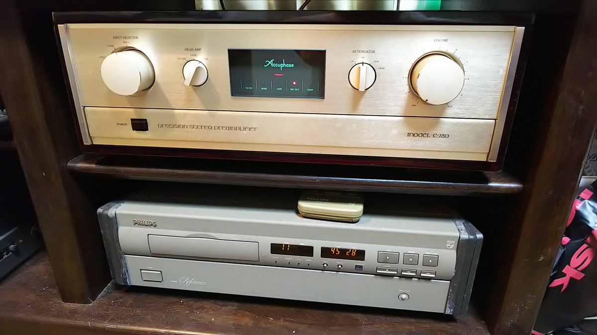 ganchang's tweet photo. 自宅のオーディオルームの環境(=´ω`=)

ターンテーブル:Garrard Model301 + Ortofon Kontrapunkt b
プリアンプ: Accuphase C-280
パワーアンプ:QUAD II(MONO)X2
スピーカー:Tannoy Rectangular GRF (ユニットHPD)
スーパーツイーター:ST-200
CDプレーヤー:PHILIPS LHH800R Reference https://t.co/QUvI6e3GRq