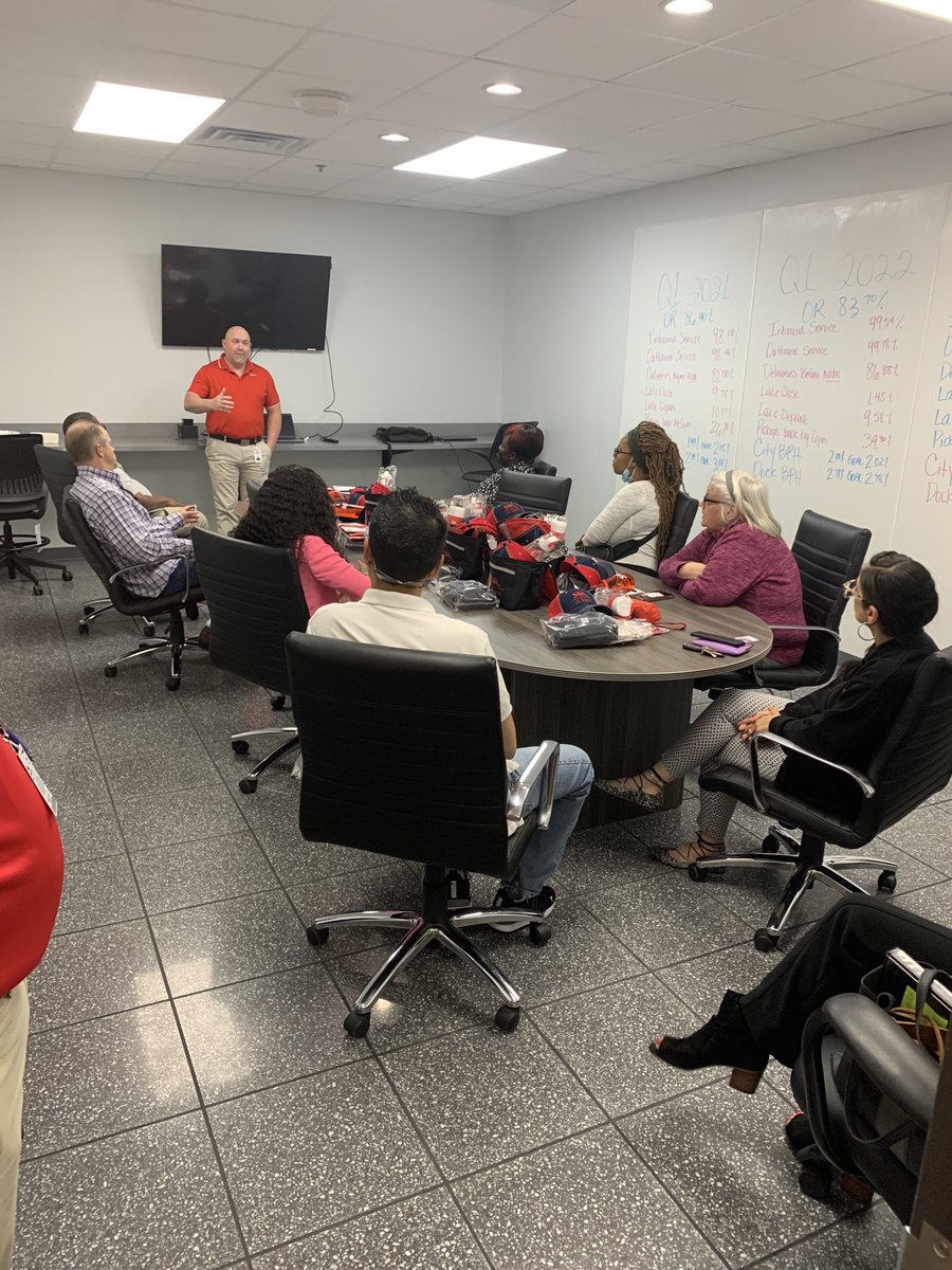 Rob13240841's tweet photo. Saia Atlanta terminal tour. Going over metrics and Customer First focus. https://t.co/SvNTbGOPiR