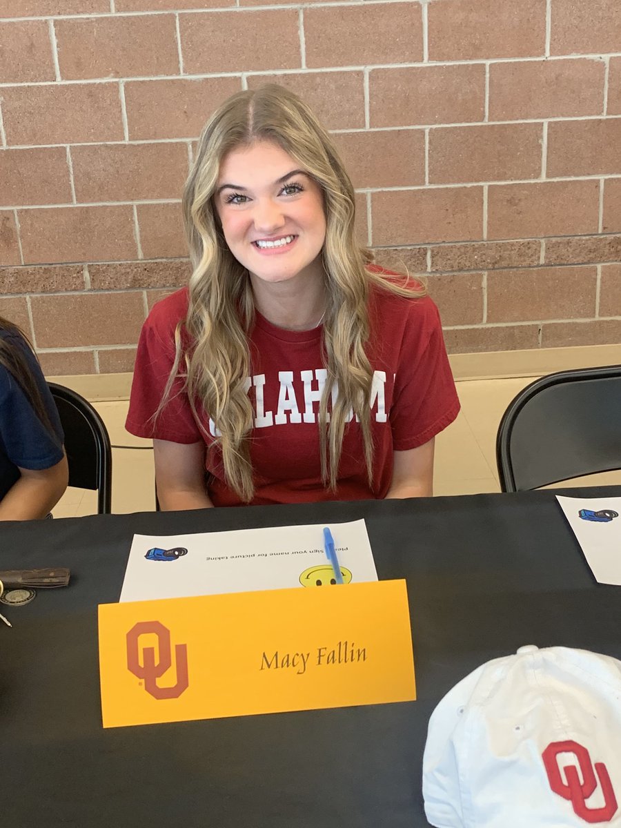 RockCanyonAD's tweet photo. Congratulations Macy Fallin-signed to Dance ⁦@OUpom⁩ ⁦@dcsdk12⁩ ⁦@9Preps⁩ https://t.co/TS2qKR1D32
