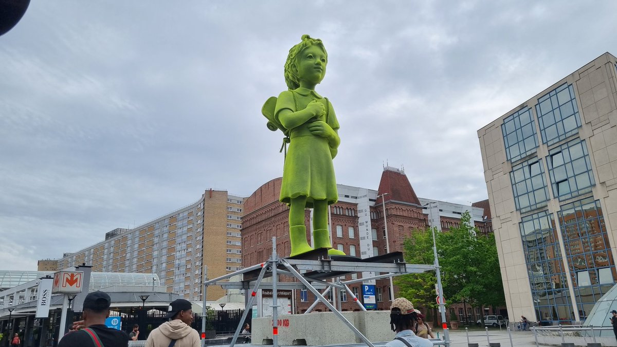 roubaix's tweet image. Ça y est le "Moss People" de @lille3000 est bien arrivé à Eurotéléport 🌿 #UtopiaLille ça commence ce week-end à Lille et dans la Métropole !

Un petit côté #URBXFestival avec ce skate dans le dos non ? 🛹 #Roubaix